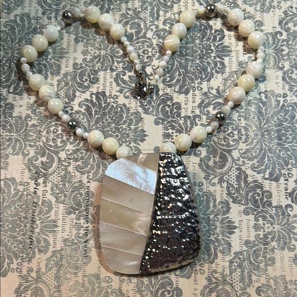 Elegant Silver and Cream Necklace - Picture 1 of 6